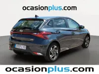 Usado Hyundai i20 100 CV (73 kW) 2022 Gris Utilitario