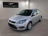 Usado Ford Focus Trend 109 CV (80 kW) 2010 Gris / plata Berlina