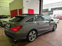 Usado Mercedes CLA220 Shooting Brake Urban 177 CV (130 kW) 2015 Gris / plata Familiar