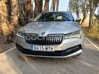 Usado Skoda Superb Ambition 150 CV (110 kW) 2022 Gris / plata Familiar