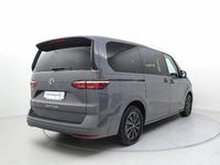 Usado VW Multivan Life 150 CV (110 kW) 2025 Gris / plateado Monovolumen