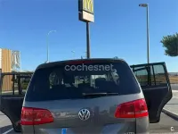 Usado VW Touran Advance 140 CV (102 kW) 2013 Gris / plata Monovolumen