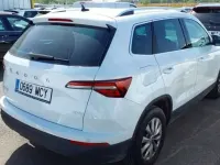 Usado Skoda Karoq Ambition 150 CV (110 kW) 2022 Blanco SUV