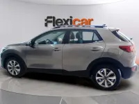 Usado Kia Stonic 101 CV (74 kW) 2024 Gris SUV