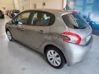 Usado Peugeot 208 Active 68 CV (50 kW) 2014 Gris / plata Utilitario