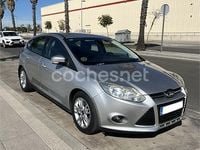 Usado Ford Focus Trend 115 CV (84 kW) 2013 Gris / plata Berlina