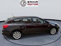 Usado Opel Astra Excellence 110 CV (80 kW) 2014 Violeta / lila Familiar