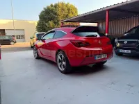 Usado Opel Astra GTC Sportive 136 CV (100 kW) 2016 Rojo Berlina
