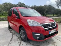 Usado Peugeot Partner Tepee Active 100 CV (73 kW) 2016 Rojo Monovolumen
