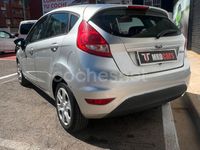 Usado Ford Fiesta Trend 82 CV (60 kW) 2011 Gris / plata Utilitario