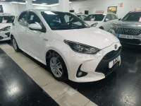 Usado Toyota Yaris Hybrid Style 116 CV (85 kW) 2021 Blanco Berlina