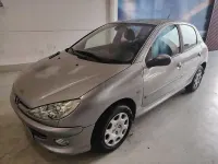 Usado Peugeot 206 70 CV (51 kW) 2005 Gris / plata Berlina