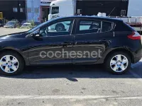 Usado Renault Mégane Dynamique 115 CV (84 kW) 2013 Negro Berlina