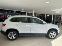 Usado Skoda Karoq Ambition 150 CV (110 kW) 2021 Blanco SUV