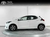Usado Toyota Yaris Hybrid Active 116 CV (85 kW) 2024 Blanco Berlina
