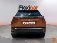 Usado Peugeot 2008 Allure 100 CV (73 kW) 2023 Naranja SUV