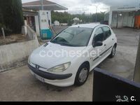 Usado Peugeot 206 75 CV (55 kW) 1999 Blanco Berlina