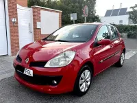Usado Renault Clio II Authentique 70 CV (51 kW) 2006 Rojo Berlina