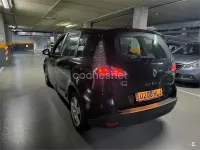 Usado Renault Scénic III 95 CV (69 kW) 2012 Negro Monovolumen
