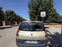 Usado Renault Scénic II 110 CV (80 kW) 2008 Beige Monovolumen