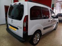 Usado Peugeot Partner Tepee Active 110 CV (80 kW) 2018 Rojo Monovolumen