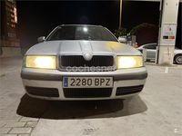 Usado Skoda Octavia Elegance 110 CV (80 kW) 2001 Gris / plata Familiar