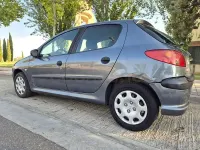 Usado Peugeot 206 70 CV (51 kW) 2006 Gris / plata Berlina
