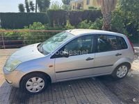 Usado Ford Fiesta Trend 68 CV (50 kW) 2004 Gris / plata Utilitario