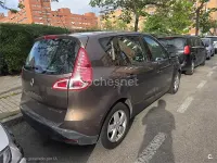 Usado Renault Scenic E-Tech Expression 105 CV (77 kW) 2010 Marrón Monovolumen