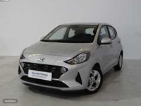 Usado Hyundai i10 67 CV (49 kW) 2021 New sleek silver Utilitario