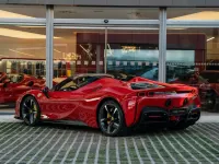Usado Ferrari SF90 1001 CV (736 kW) 2023 Rojo metalizado Descapotable