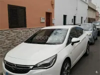 Usado Opel Astra 125 CV (91 kW) 2019 Negro Berlina