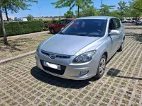 Usado Hyundai i30 Comfort 109 CV (80 kW) 2010 Gris / plata Berlina