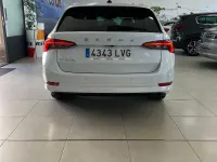 Usado Skoda Octavia Selection 150 CV (110 kW) 2022 Blanco Familiar