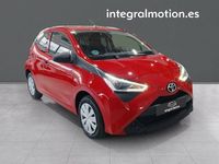 Usado Toyota Aygo X-play 72 CV (52 kW) 2022 Rojo Utilitario