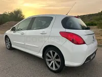 Usado Peugeot 308 Active 120 CV (88 kW) 2012 Blanco Berlina