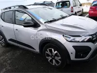Usado Dacia Sandero Expression 101 CV (74 kW) 2023 Gris / plata Berlina