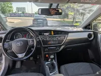 Usado Toyota Auris Active 124 CV (91 kW) 2014 Blanco Berlina