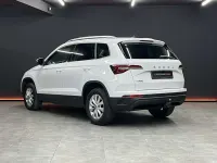 Usado Skoda Karoq Ambition 150 CV (110 kW) 2023 Blanco SUV