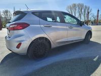 Usado Ford Fiesta Trend 95 CV (69 kW) 2020 Gris / plata Berlina