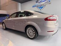 Usado Ford Mondeo Limited 140 CV (102 kW) 2015 Gris / plata Berlina
