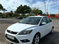 Usado Ford Focus Trend 109 CV (80 kW) 2010 Blanco Berlina