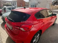 Usado Ford Focus Trend 125 CV (91 kW) 2021 Rojo Berlina