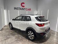 Usado Kia Stonic 100 CV (73 kW) 2022 Blanco SUV