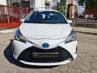 Usado Toyota Yaris Hybrid Active 100 CV (73 kW) 2020 Blanco Berlina