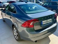 Usado Volvo S60 Kinetic 120 CV (88 kW) 2017 Gris / plata Berlina