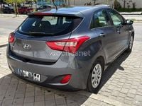 Usado Hyundai i30 90 CV (66 kW) 2016 Gris / plata Berlina