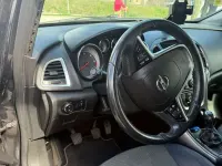 Usado Opel Astra Business 110 CV (80 kW) 2013 Negro Familiar