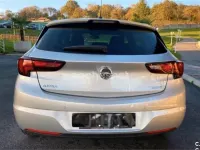 Usado Opel Astra Selective 125 CV (91 kW) 2018 Gris / plata Berlina