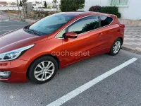 Usado Kia ProCeed 100 CV (73 kW) 2013 Naranja Utilitario